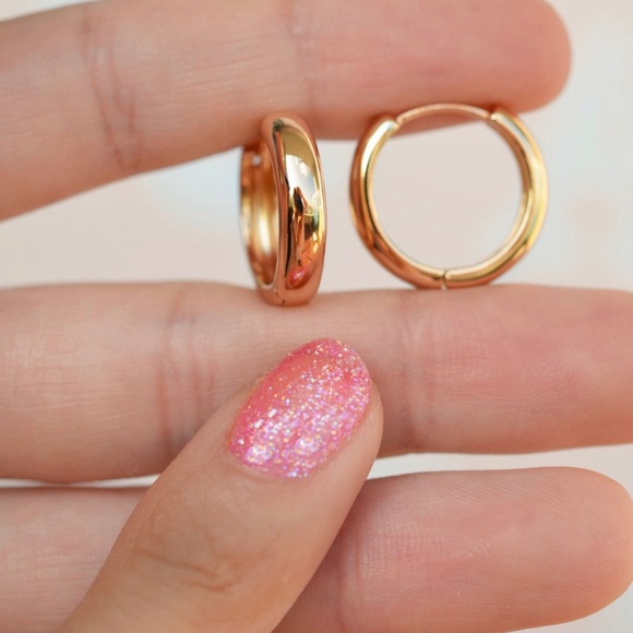Hoop Earrings | 18K Gold Plated Luxury Jewelry - Picture 2 of 9